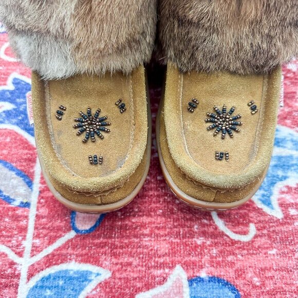 SoftMoc Tan Half Mukluk Boots, Size 6 - Picture 5 of 9